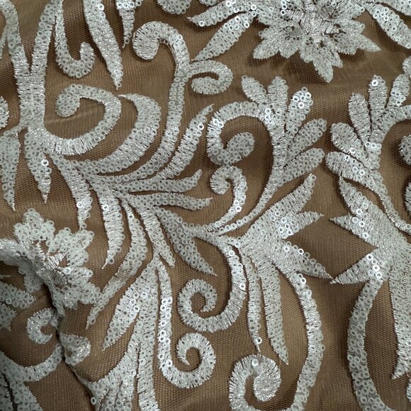 Elegant Beige and White Floral Dress - Picture 6 of 16